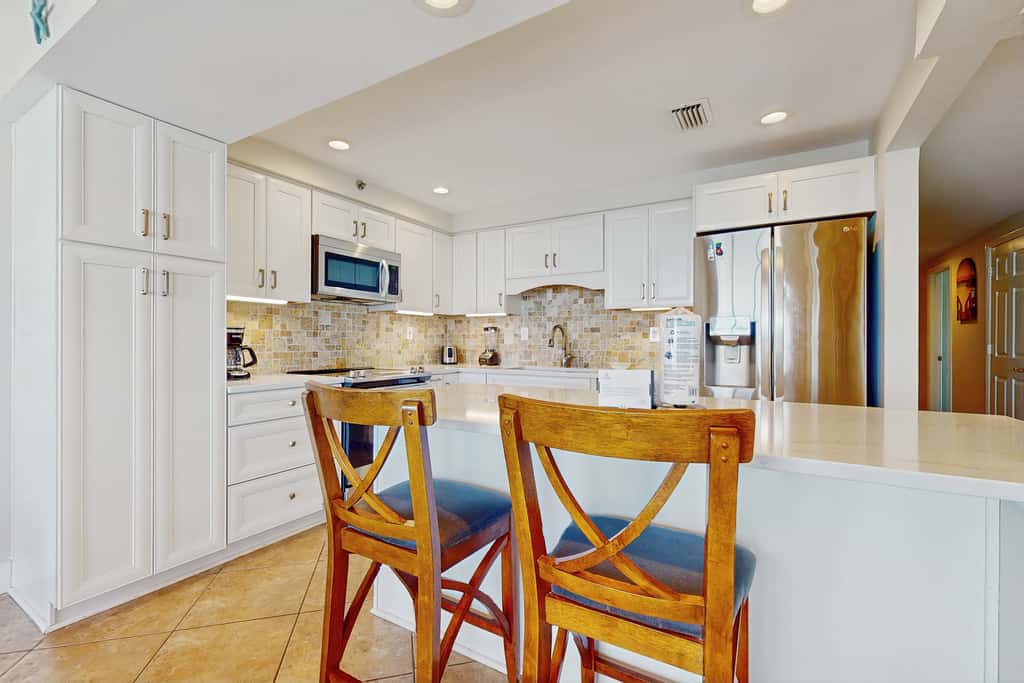 Gulf front condo with beach access, pool, hot tub, tennis & pickleball