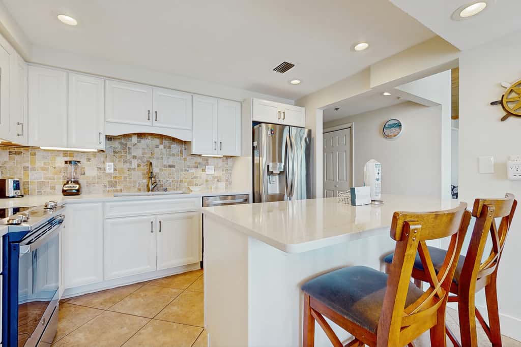 Gulf front condo with beach access, pool, hot tub, tennis & pickleball
