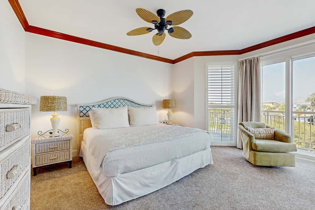 Gulf front condo with beach access, pool, hot tub, tennis & pickleball