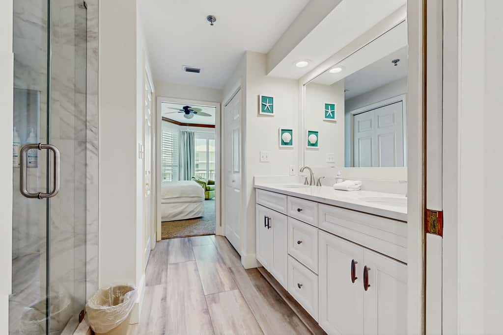 Gulf front condo with beach access, pool, hot tub, tennis & pickleball