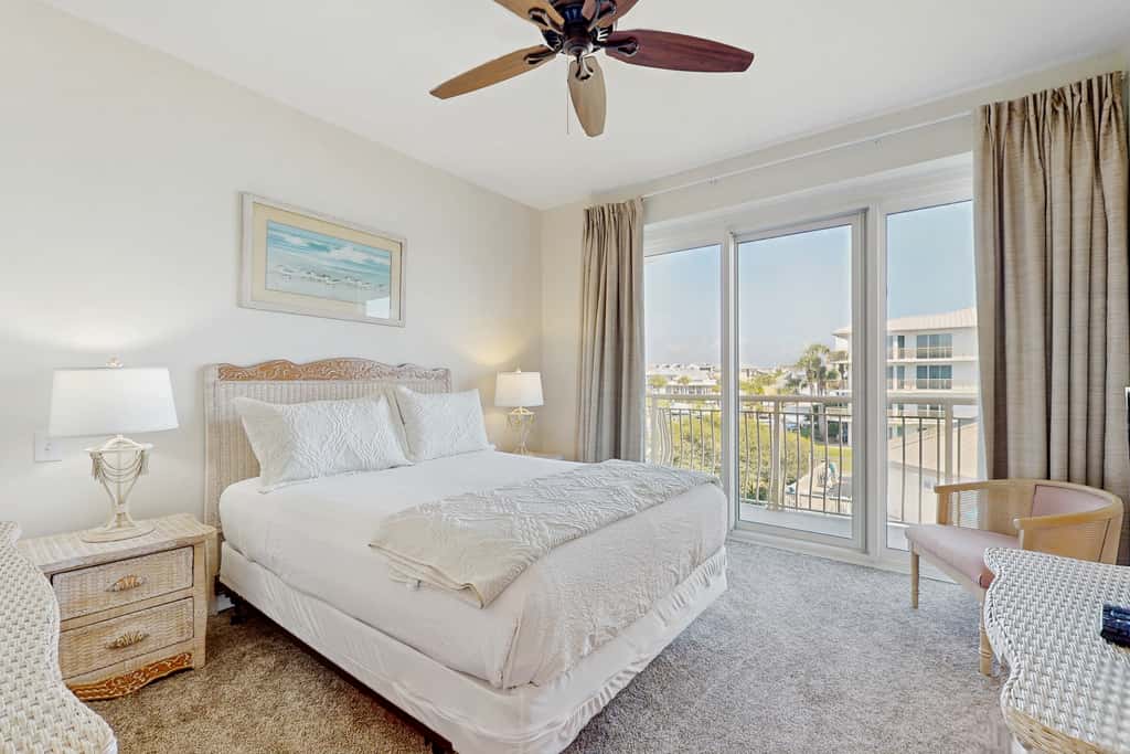 Gulf front condo with beach access, pool, hot tub, tennis & pickleball
