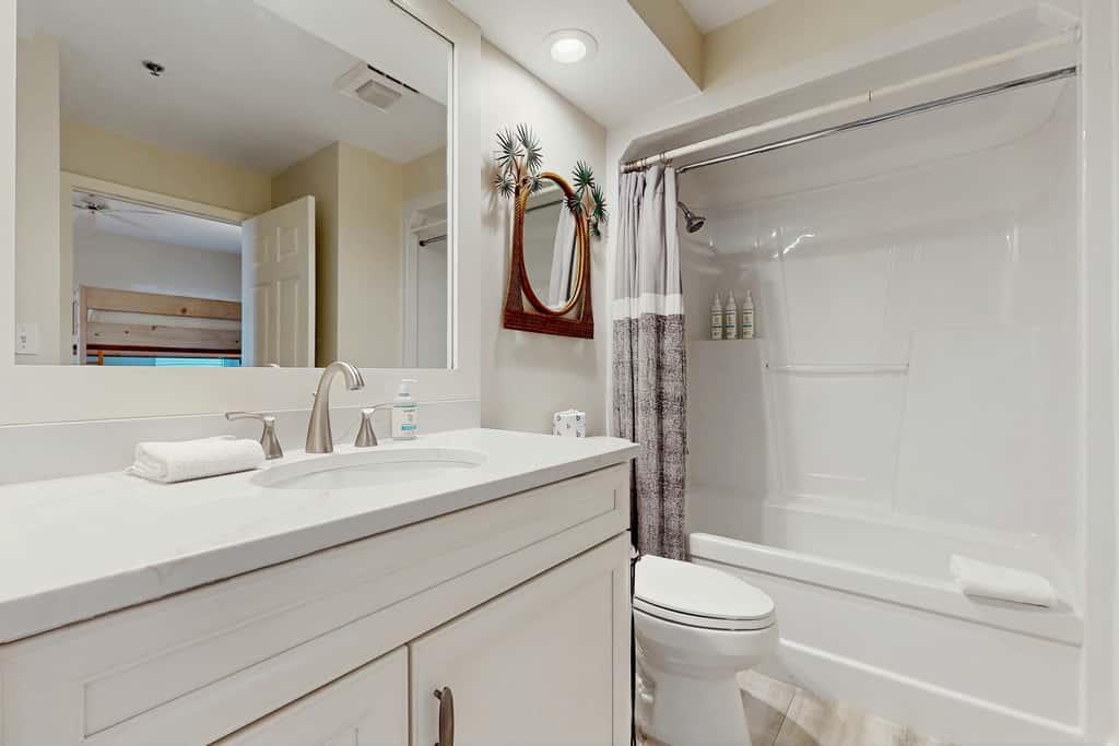Gulf front condo with beach access, pool, hot tub, tennis & pickleball