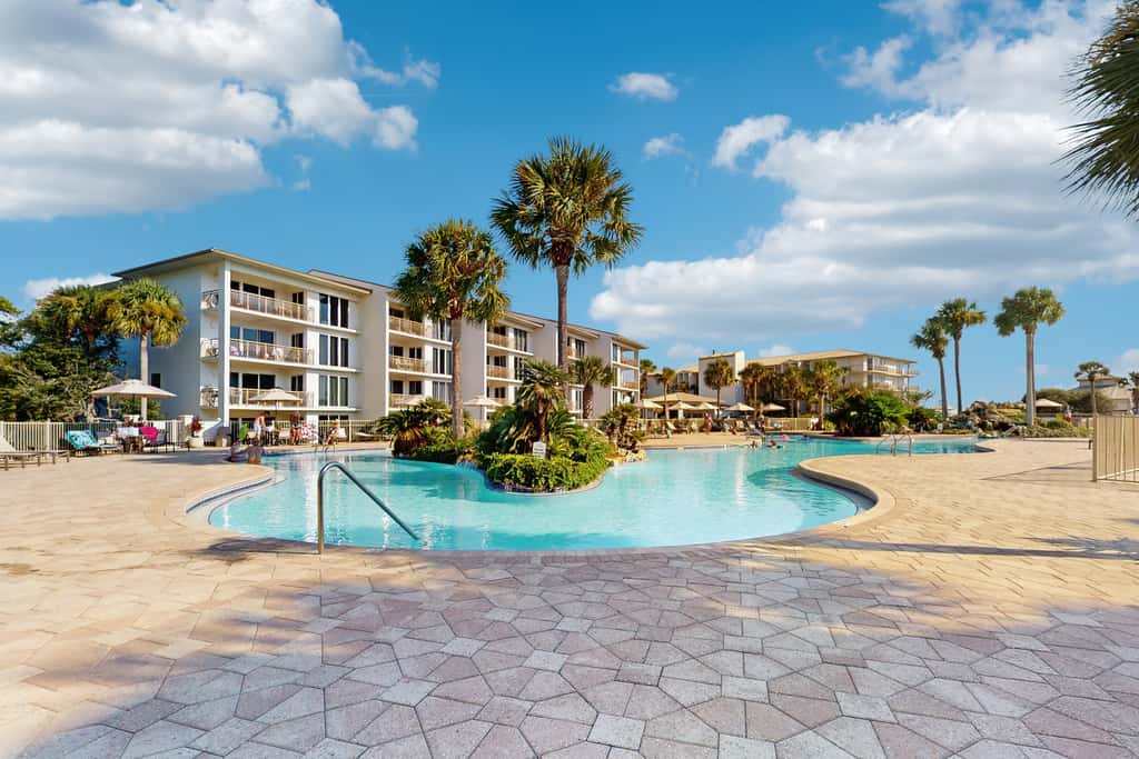 Gulf front condo with beach access, pool, hot tub, tennis & pickleball