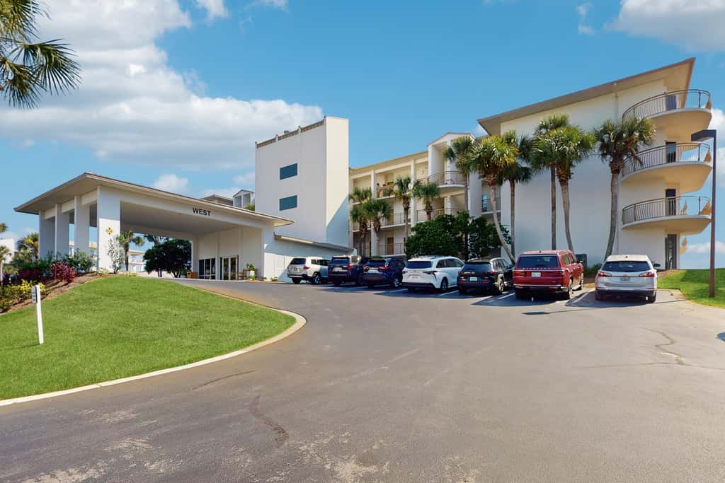 Gulf front condo with beach access, pool, hot tub, tennis & pickleball