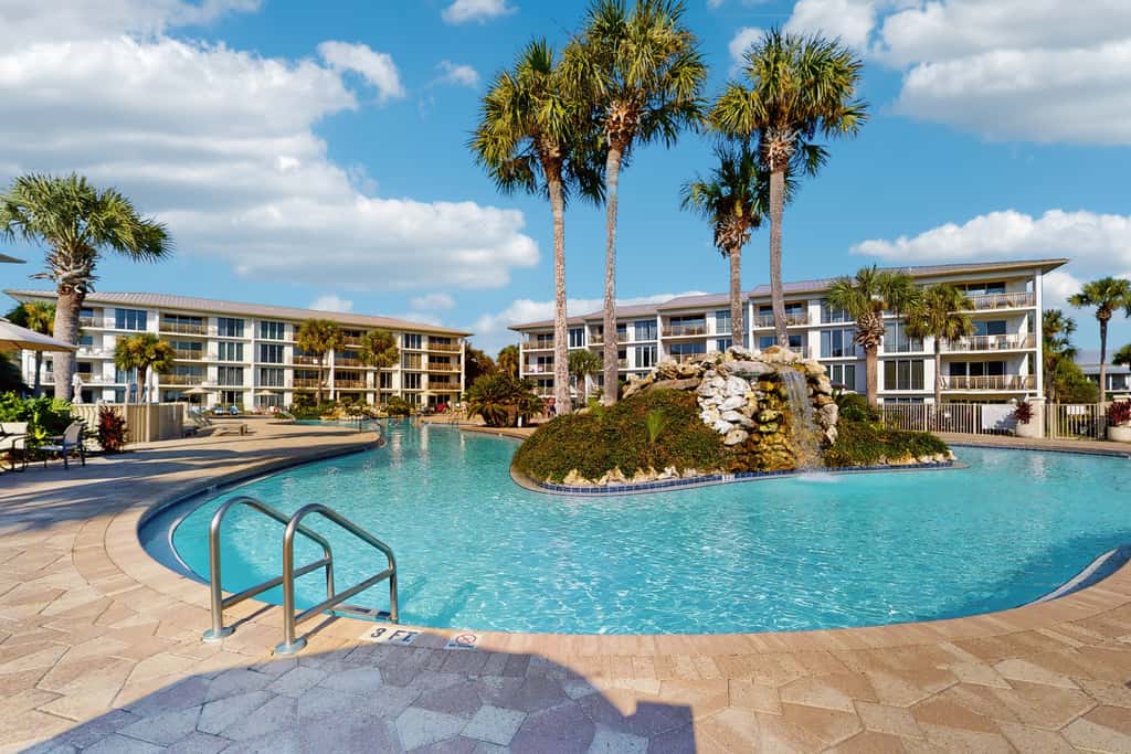 Gulf front condo with beach access, pool, hot tub, tennis & pickleball