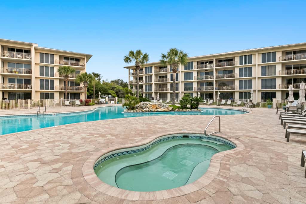 Gulf front condo with beach access, pool, hot tub, tennis & pickleball