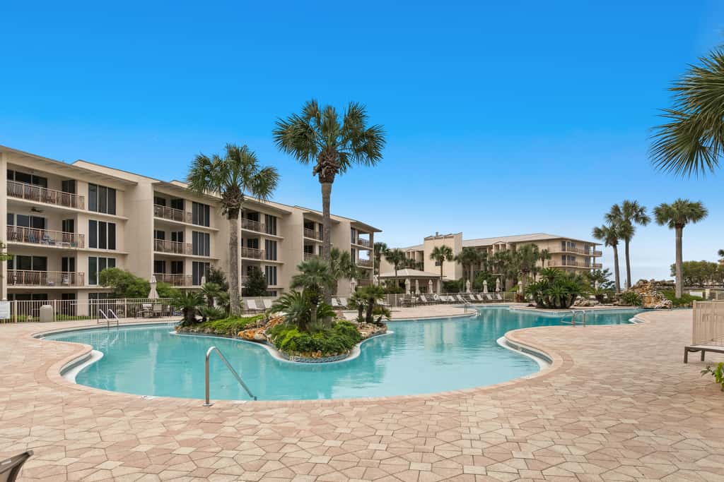 Gulf front condo with beach access, pool, hot tub, tennis & pickleball