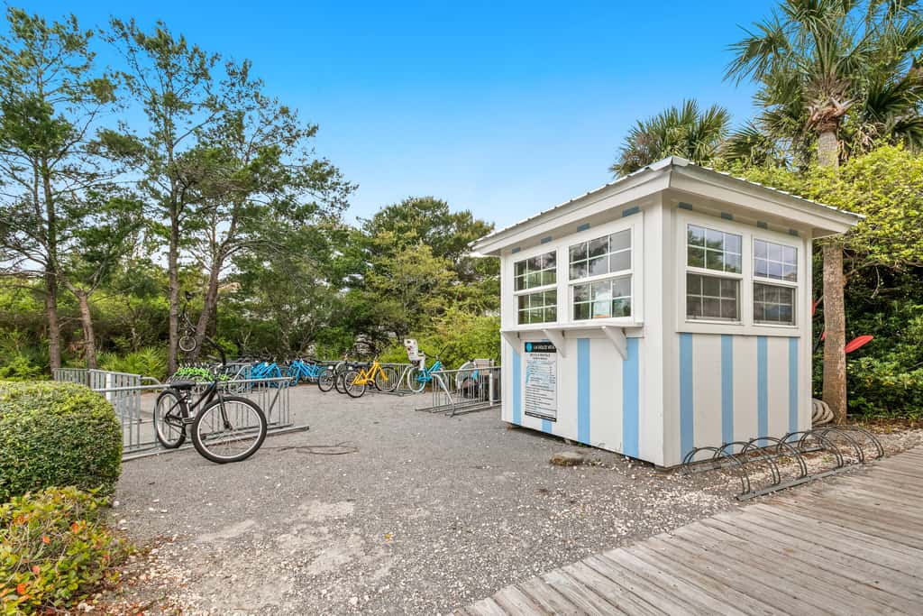Gulf front condo with beach access, pool, hot tub, tennis & pickleball