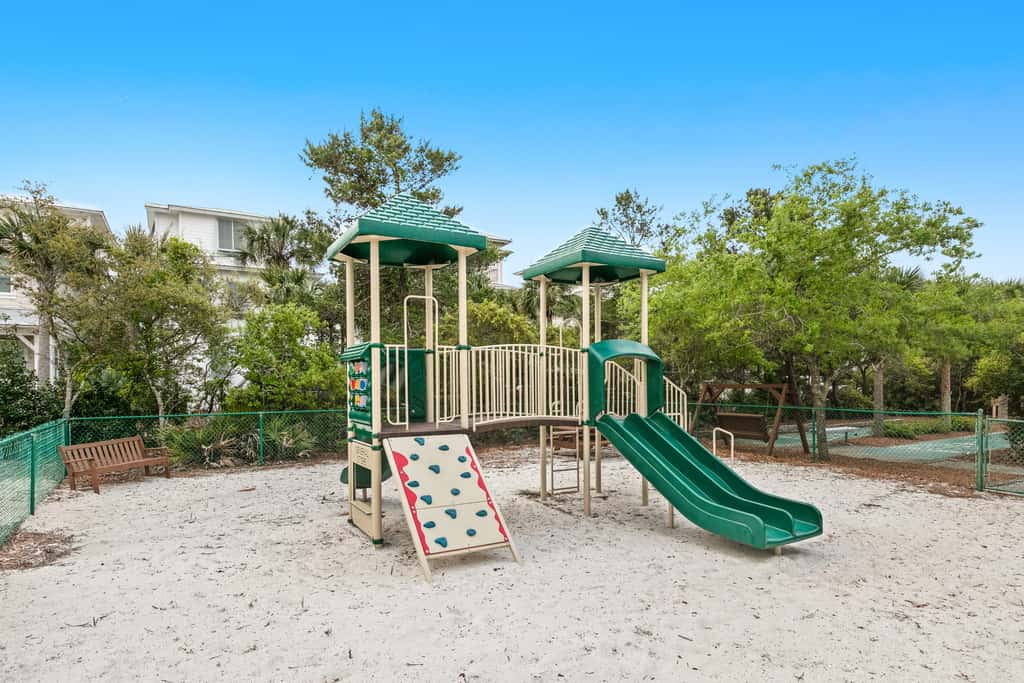 Gulf front condo with beach access, pool, hot tub, tennis & pickleball