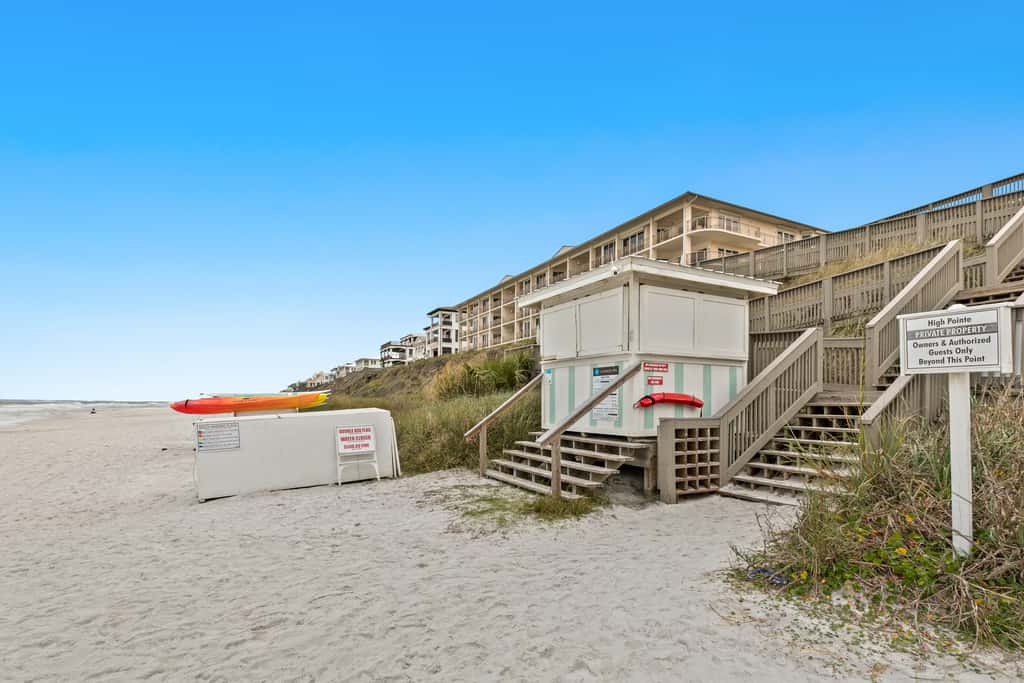 Gulf front condo with beach access, pool, hot tub, tennis & pickleball