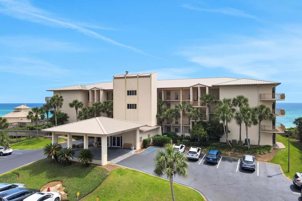 Gulf front condo with beach access, pool, hot tub, tennis & pickleball