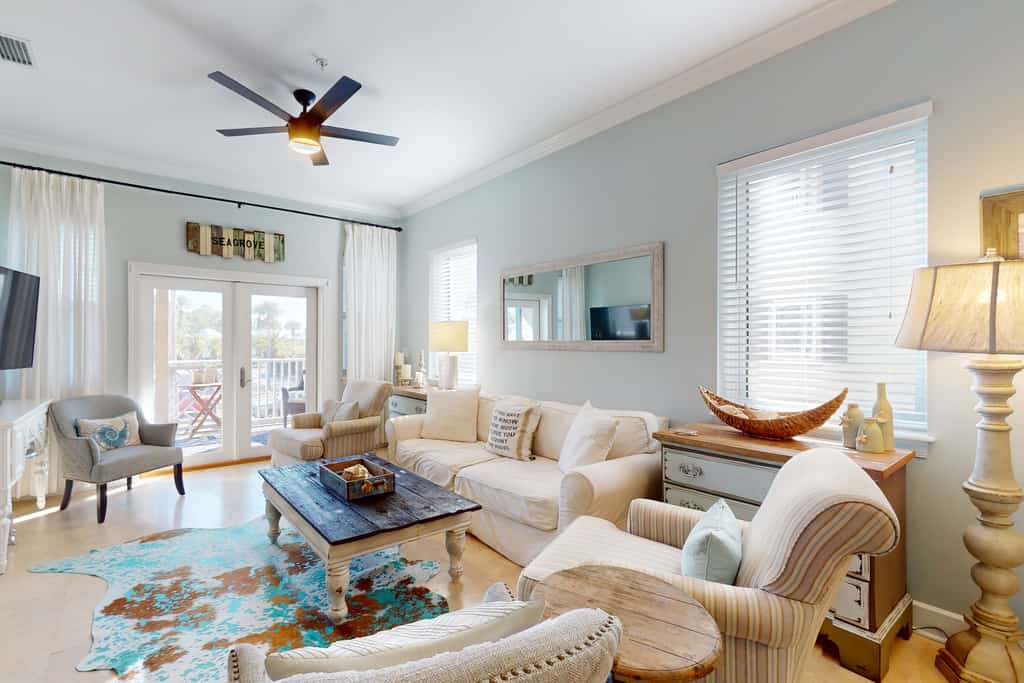 Dream escape with beach access, pool, bikes screened patio
