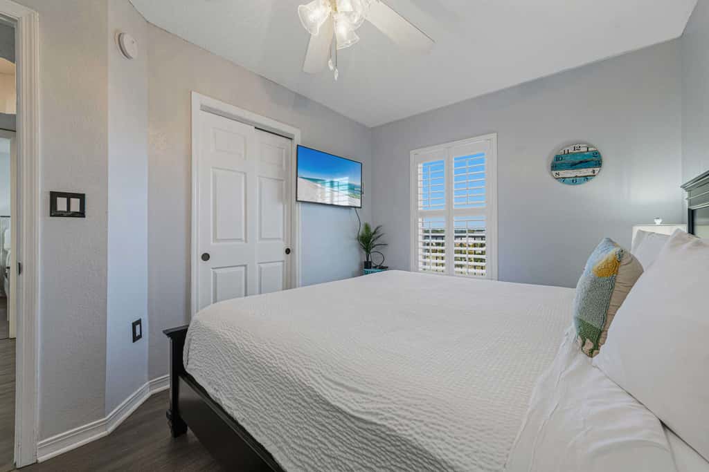 Beachfront condo with gulf views, pool, gym, & private balcony