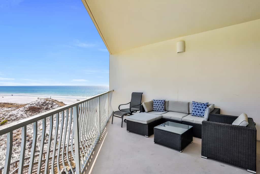 Oceanfront condo with pool, hot tub, sauna, gym, bikes, tennis - lovely balcony