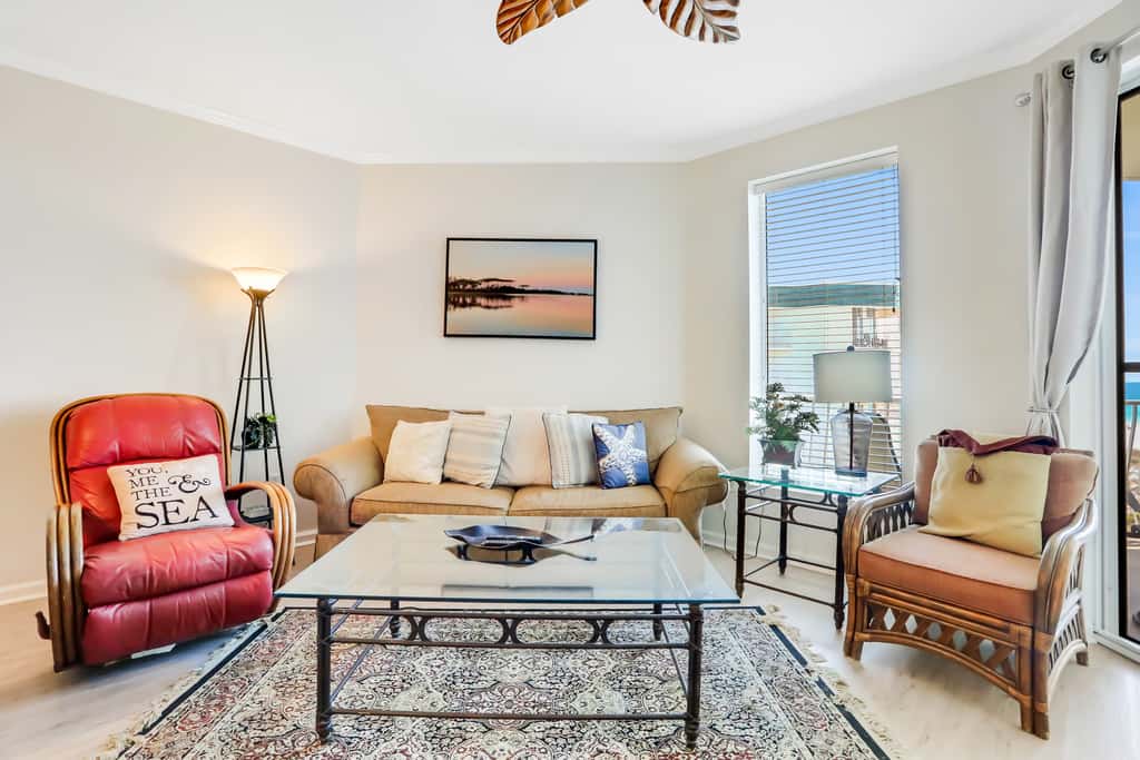 Oceanfront condo with pool, hot tub, sauna, gym, bikes, tennis - lovely balcony