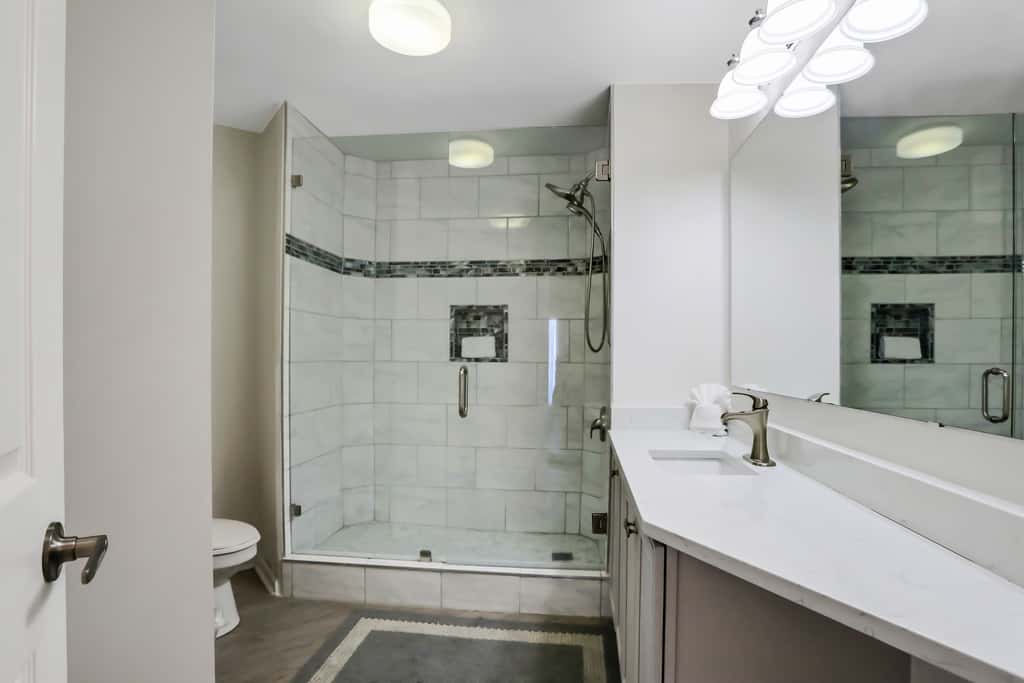 Oceanfront condo with pool, hot tub, sauna, gym, bikes, tennis - lovely balcony