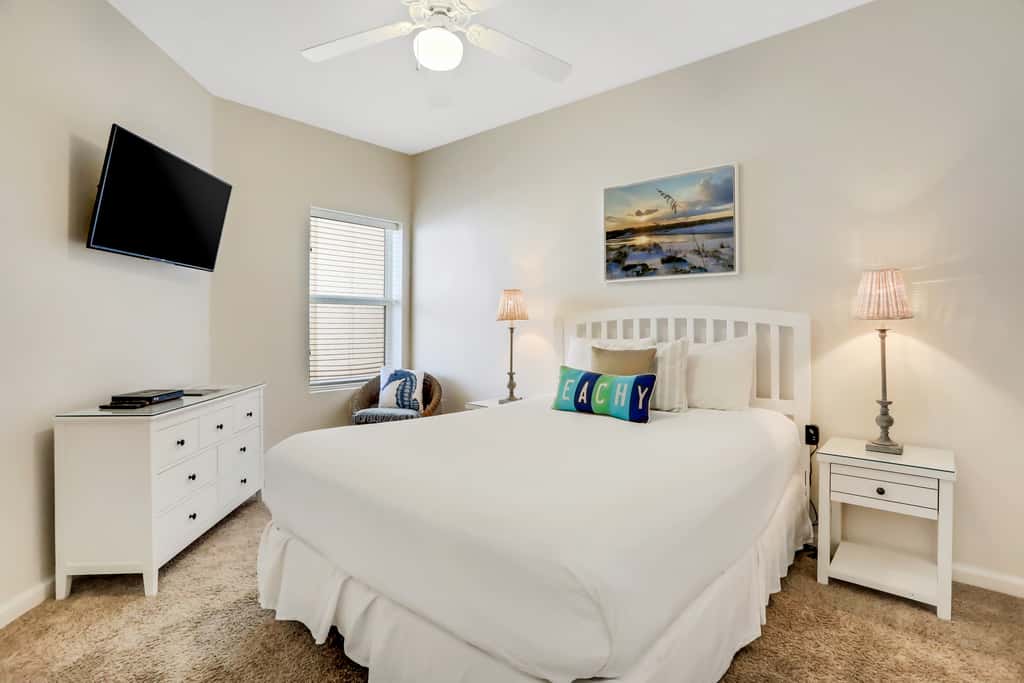 Oceanfront condo with pool, hot tub, sauna, gym, bikes, tennis - lovely balcony