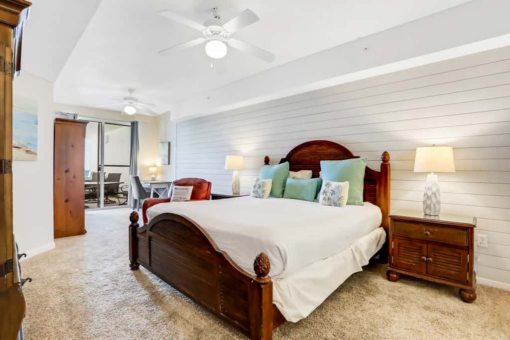 Oceanfront condo with pool, hot tub, sauna, gym, bikes, tennis - lovely balcony