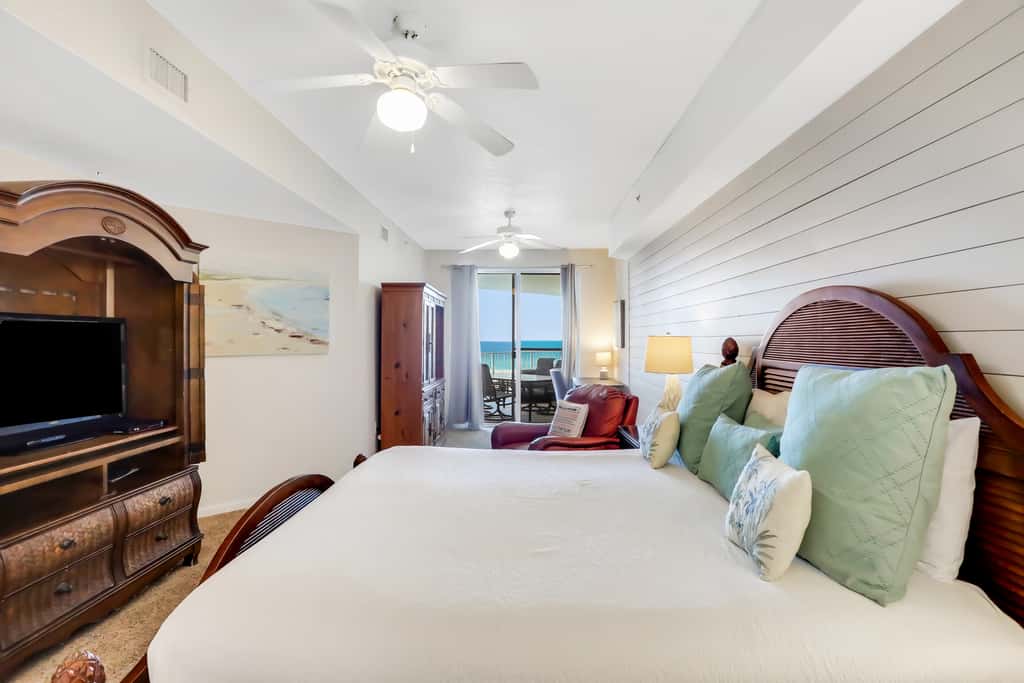 Oceanfront condo with pool, hot tub, sauna, gym, bikes, tennis - lovely balcony