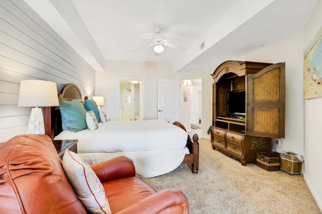 Oceanfront condo with pool, hot tub, sauna, gym, bikes, tennis - lovely balcony