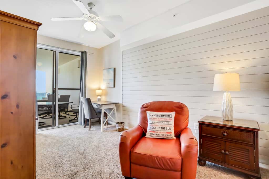 Oceanfront condo with pool, hot tub, sauna, gym, bikes, tennis - lovely balcony