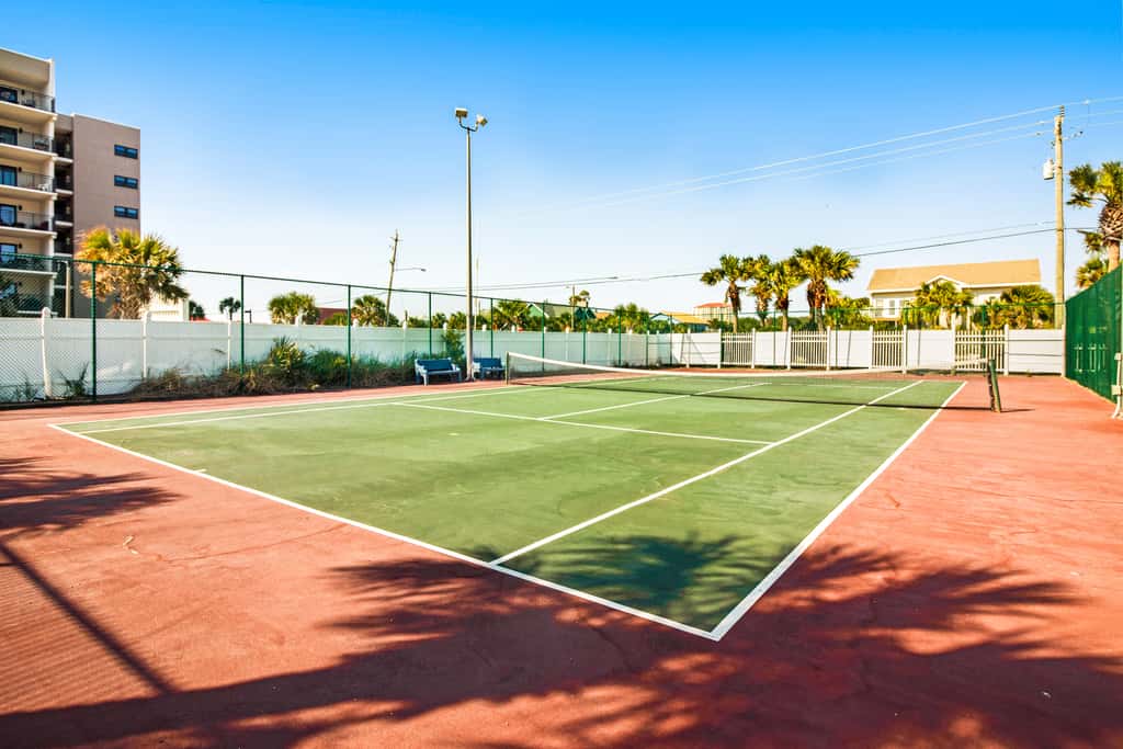 Great beachfront condo with pool & tennis - quick drive to dining