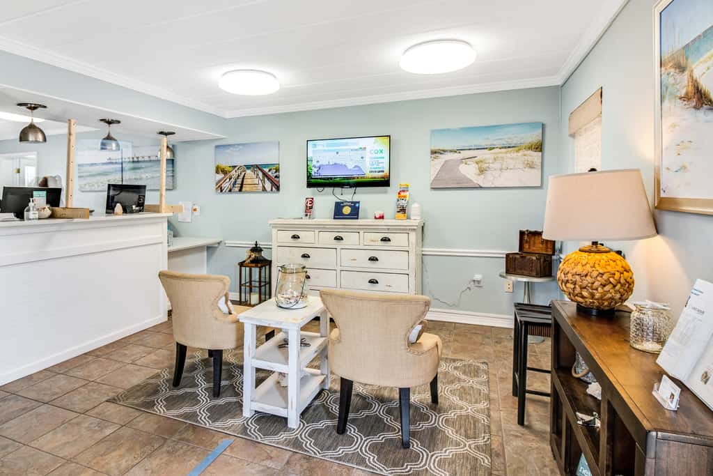 Great beachfront condo with pool & tennis - quick drive to dining