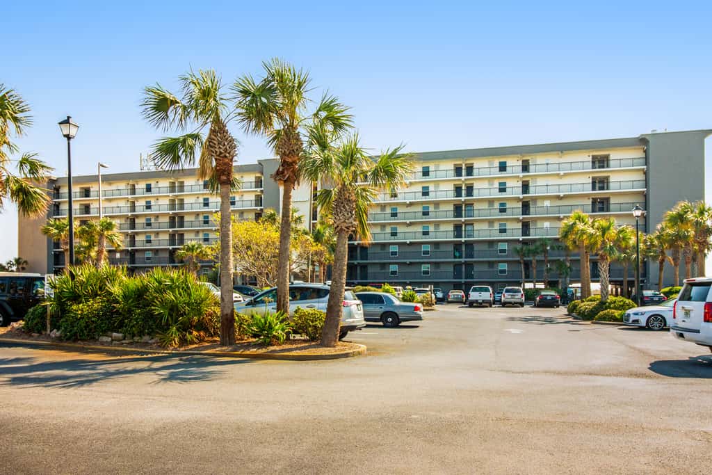 Great beachfront condo with pool & tennis - quick drive to dining