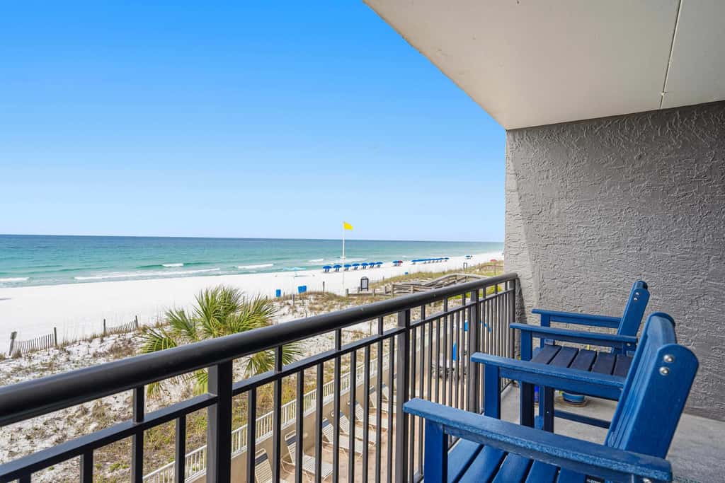Great beachfront condo with pool & tennis - quick drive to dining