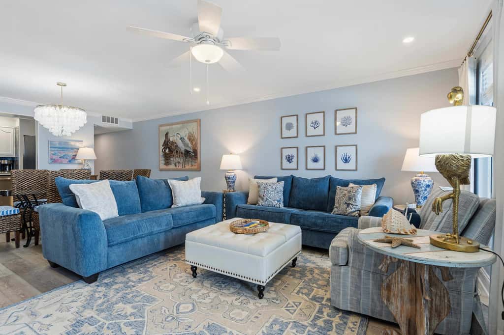 Great beachfront condo with pool & tennis - quick drive to dining