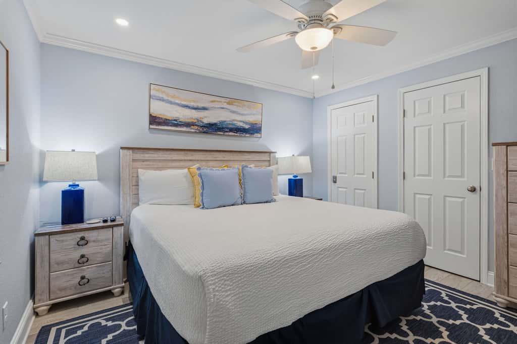 Great beachfront condo with pool & tennis - quick drive to dining