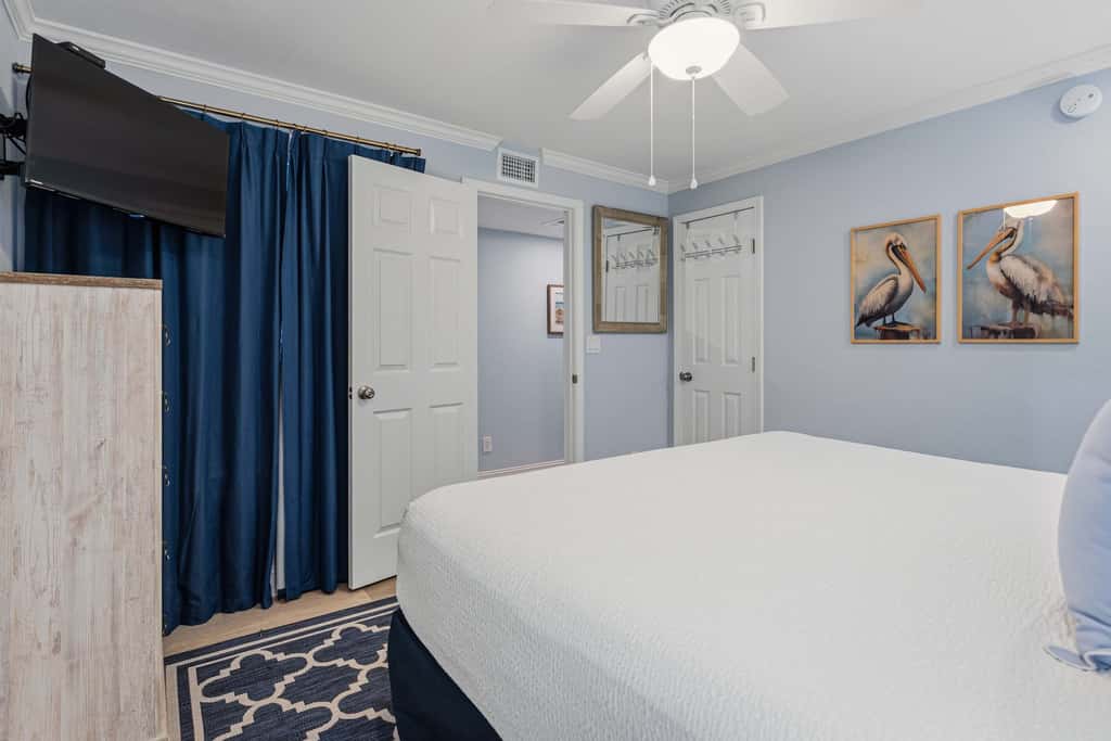 Great beachfront condo with pool & tennis - quick drive to dining