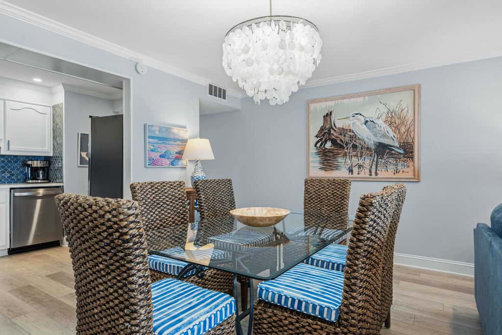 Great beachfront condo with pool & tennis - quick drive to dining