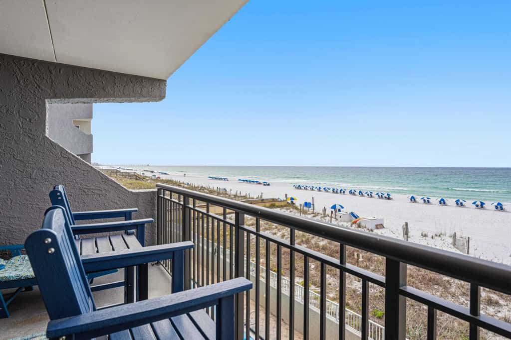 Great beachfront condo with pool & tennis - quick drive to dining