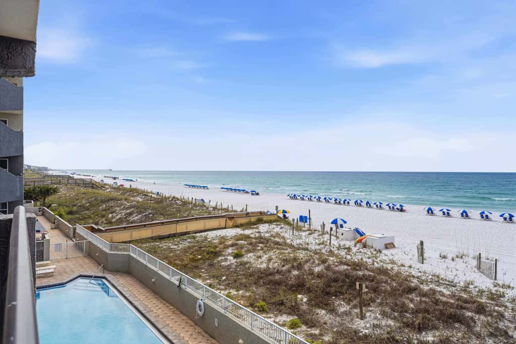 Great beachfront condo with pool & tennis - quick drive to dining