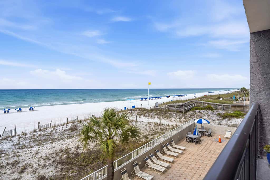 Great beachfront condo with pool & tennis - quick drive to dining