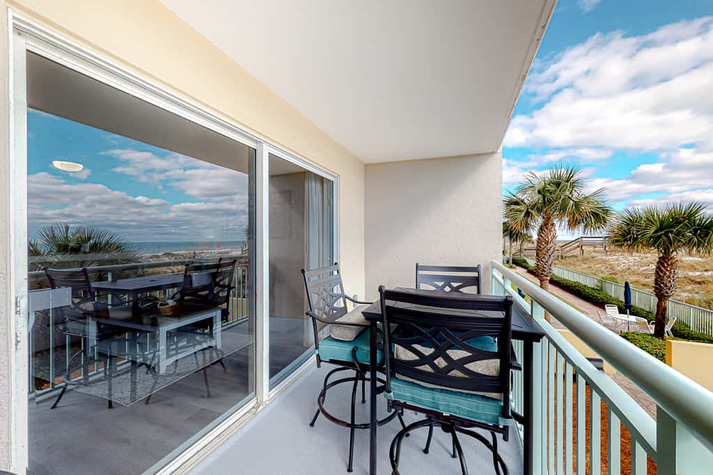 Oceanfront Condo with Shared Pool & Hot Tub, Ocean View, & Private Washer&Dryer