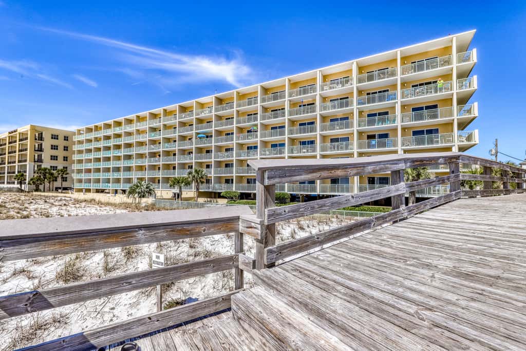Oceanfront Condo with Shared Pool & Hot Tub, Ocean View, & Private Washer&Dryer