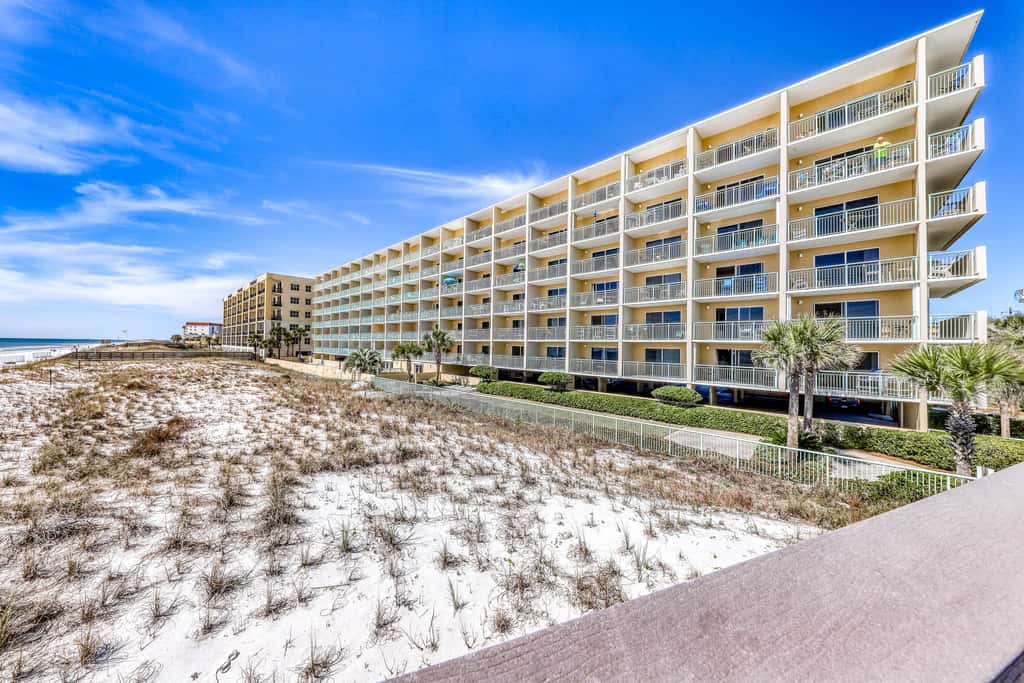 Oceanfront Condo with Shared Pool & Hot Tub, Ocean View, & Private Washer&Dryer