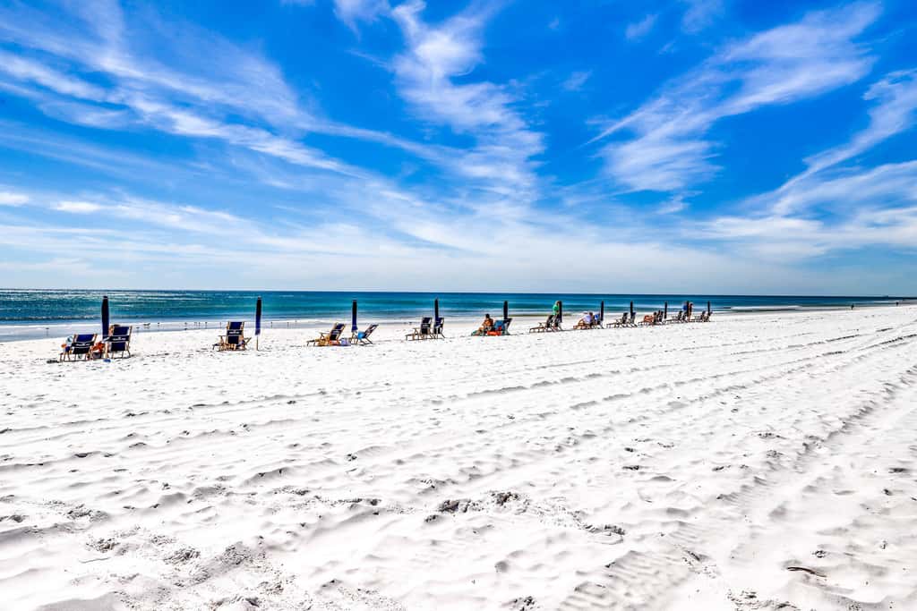 Oceanfront Condo with Shared Pool & Hot Tub, Ocean View, & Private Washer&Dryer