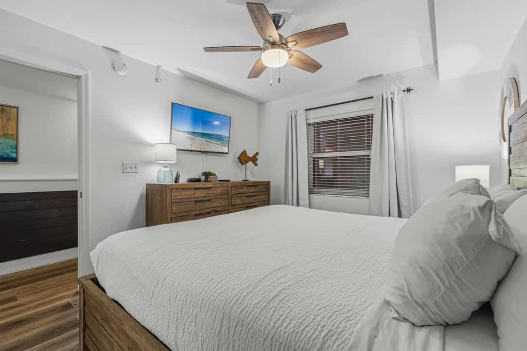 Oceanfront Condo with Shared Pool & Hot Tub, Ocean View, & Private Washer&Dryer