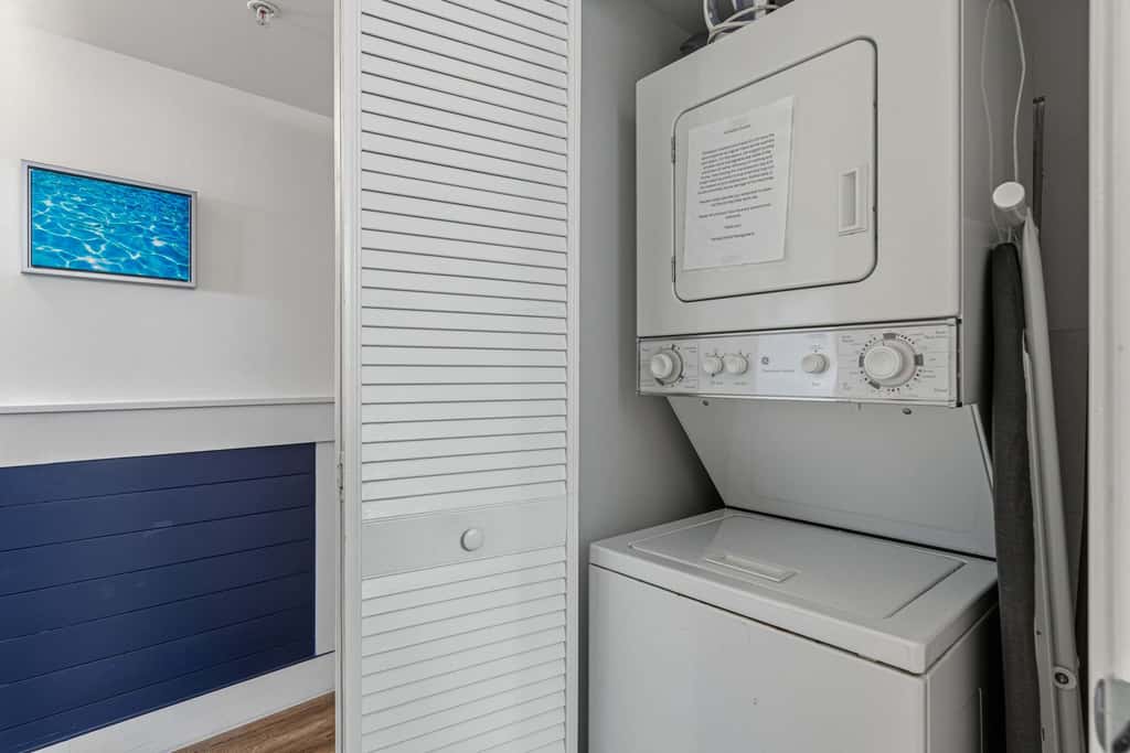 Oceanfront Condo with Shared Pool & Hot Tub, Ocean View, & Private Washer&Dryer