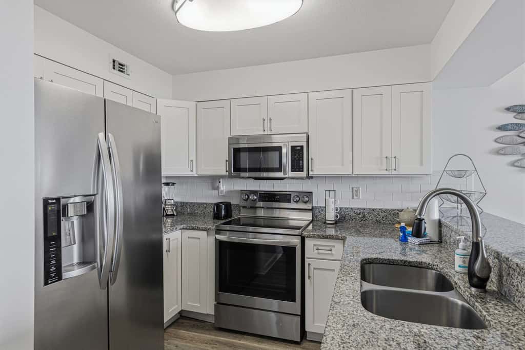Oceanfront Condo with Shared Pool & Hot Tub, Ocean View, & Private Washer&Dryer