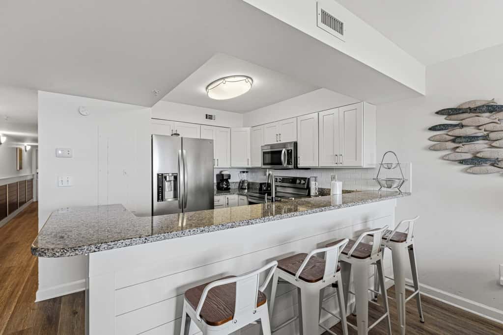 Oceanfront Condo with Shared Pool & Hot Tub, Ocean View, & Private Washer&Dryer