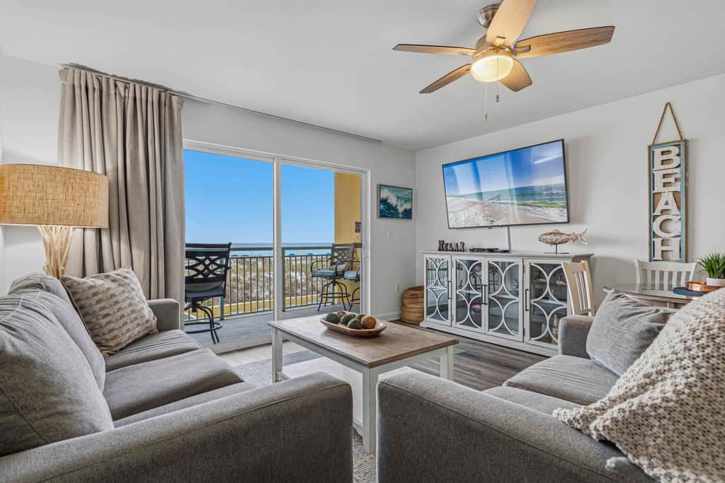 Oceanfront Condo with Shared Pool & Hot Tub, Ocean View, & Private Washer&Dryer