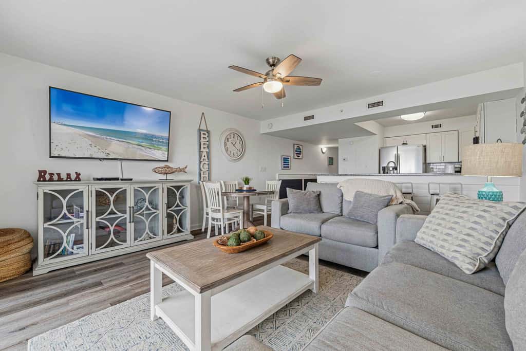 Oceanfront Condo with Shared Pool & Hot Tub, Ocean View, & Private Washer&Dryer