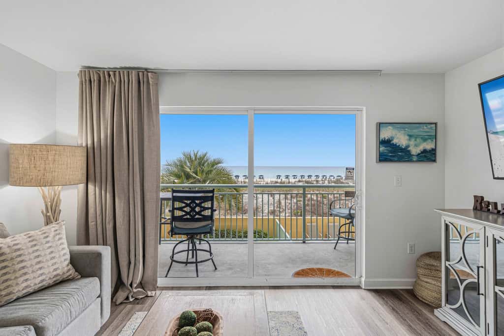 Oceanfront Condo with Shared Pool & Hot Tub, Ocean View, & Private Washer&Dryer