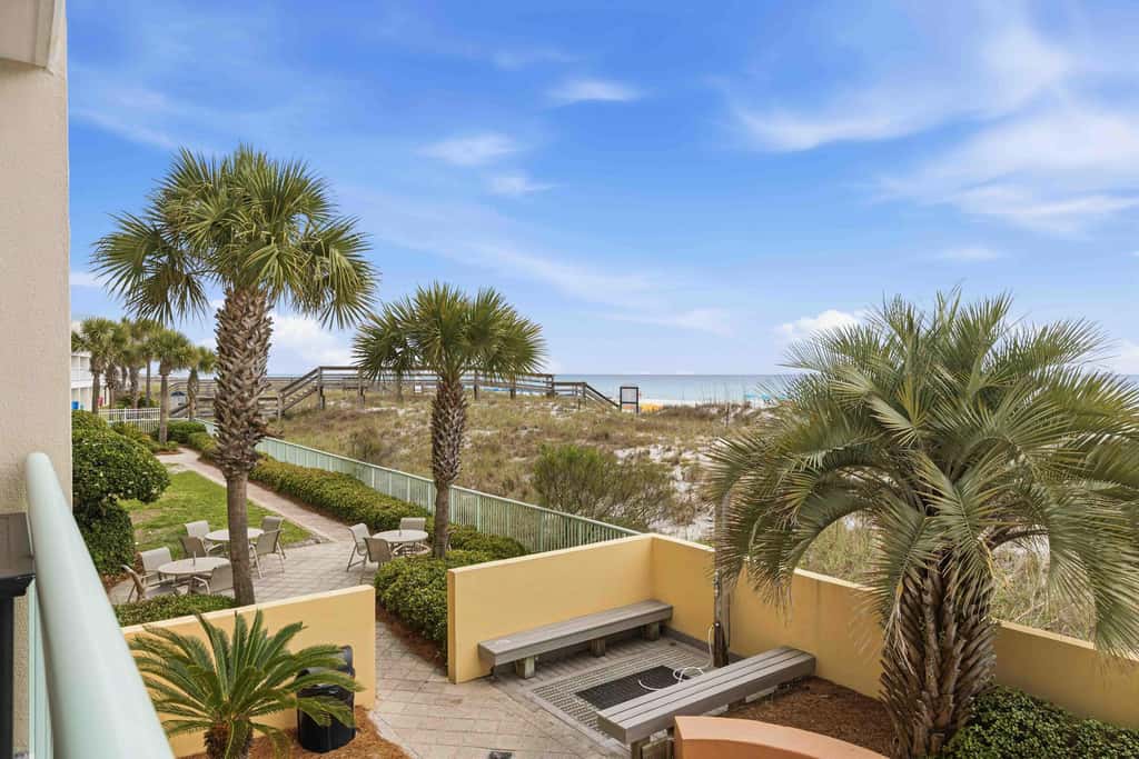 Oceanfront Condo with Shared Pool & Hot Tub, Ocean View, & Private Washer&Dryer