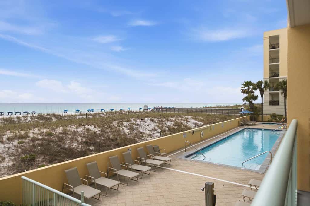 Oceanfront Condo with Shared Pool & Hot Tub, Ocean View, & Private Washer&Dryer