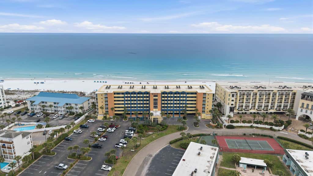 Oceanfront Condo with Shared Pool & Hot Tub, Ocean View, & Private Washer&Dryer